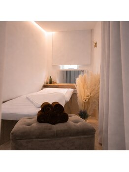 セハス キム(cejas kim.)の写真/【中野駅南口徒歩1分】炭酸ドライヘッドスパ30分+デコルテケア￥5480→￥4980!理想の美眉/美肌を叶えます♪