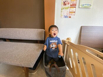 子育てママの整体サロン/施術中のお子様の様子