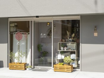 アンドエム(&.m)の写真/神戸電鉄志染駅ロータリー側から徒歩3分！18時半最終受付。お仕事帰りにも通えるサロンです