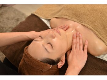 ブラーヴァ(Brava)/デコルテ・鎖骨・首回りを開放