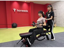 ボニーズ春日 アクロスモール春日店(boneedz春日)の雰囲気(マンツーマンでのストレッチやトレーニング)