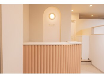 ニュイ 浦和店(nuit)/白を基調とした落ち着いた雰囲気