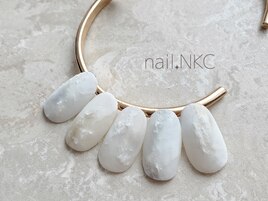 個性派のホワイトネイル