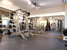 アイディアル パーソナルトレーニングルーム(IDEAL)の雰囲気（トレーニングルーム☆広々空間を完全貸切♪壁一面の鏡が特徴的！）