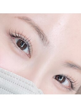 ココラッシュ 立川店の写真/【話題のパリジェンヌラッシュ導入店♪】自まつ毛の負担を抑えながら、丁寧に施術するので、モチの良さも◎