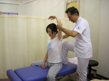 国府宮肩こり腰痛センター/◆施術の流れ1 肩関節の調整