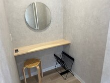ラピラティス 広島安佐南店(La pilates)の雰囲気（＜更衣室完備＞メイク直しもこちらでしていただけます！）