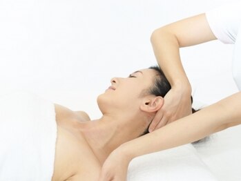 ミトラ(MITRA)の写真/首肩の詰まりとたるみを同時に整え、横顔まで引き締める“贅沢小顔ケア”