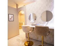 グランディールアン(GRANDIR UN)の雰囲気（メイクルーム完備。ドライヤー、コテ、綿棒、など揃ってます。）