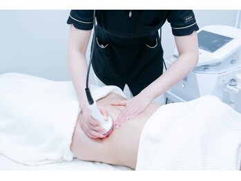 ドクタービラボ(Dr. Vilabo)の写真/上位機種のハイパーナイフEXと老廃物をゴッソリ流すアロママッサージを組み合わせて全身サイズダウン！