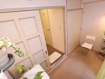 彩響堂はりきゅう院/当院待合室