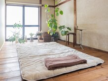 ミワ(Miwa)の雰囲気（日中は景色の良い明るい雰囲気夜は間接照明がゆらりとした感じ）