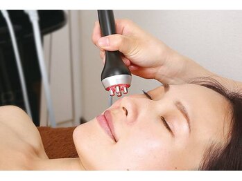 レヴェイユ(Reveil)/脂肪撃退小顔ケア　顔キャビRF