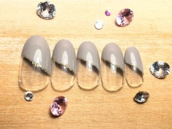 ネスト(Nest)/大人フレンチネイル