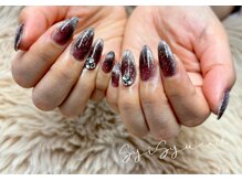 ネイルアンドアイラッシュ シシュ なんば本店(nail&eyelash SyiSyu)/マグネットネイル×Vカット