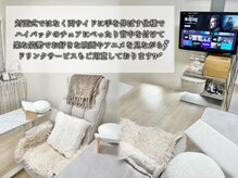 背中をつけて座れて、片手ずつの施術なので両手が塞がらない☆