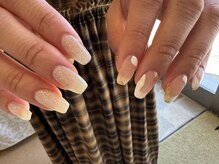 ワイグロウ(yglow.)/アシンメトリネイル