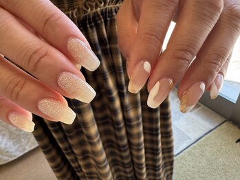 ワイグロウ(yglow.)/アシンメトリネイル