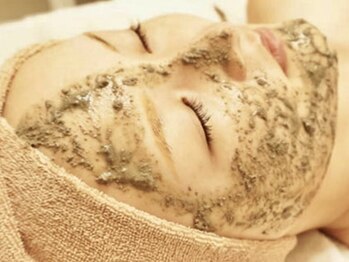 アンアン(an an)の写真/流行りの韓国風な仕上がり◎艶感のある水光肌に【小顔コルギ＋天然ハーブピーリング(剥離なし)80分】