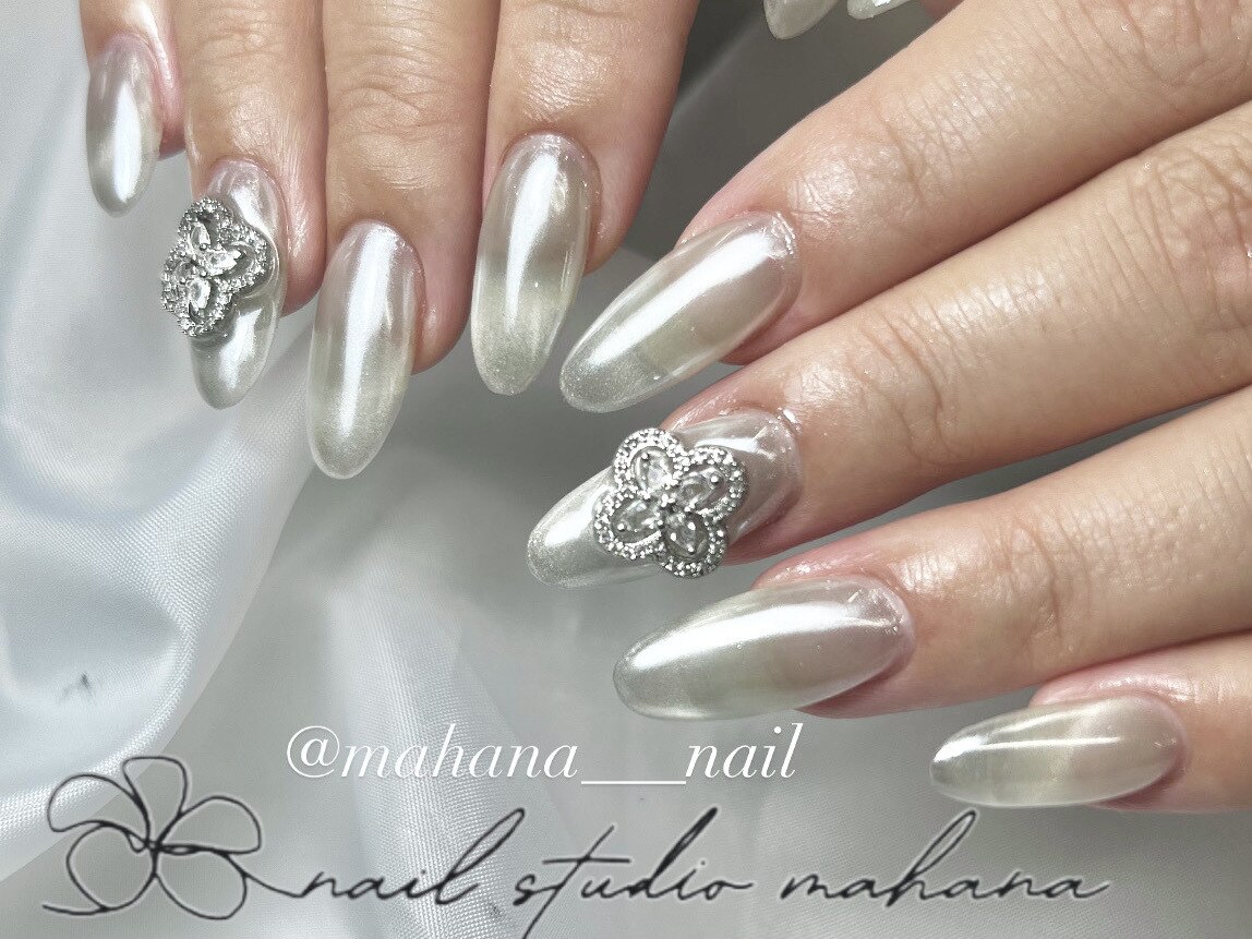 2025年秋トレンド】シルバー フレンチのネイルデザイン集｜人気