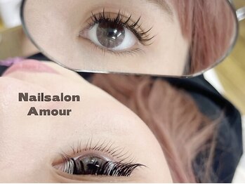 アムールユシマテン 上野湯島店(Amour)の写真/エクステのボリュームをしっかり出しながらくるんと上がった愛らしいお目元に◎他サロンからの付け足し可！