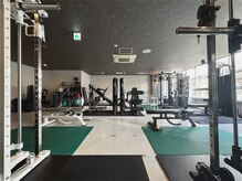 居留地フィットネス(居留地Fitness)の雰囲気（開放的な空間で快適なトレーニンをお届けします☆）