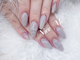 大人グレージュのクロムネイル