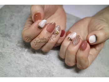 ネイルサロン R/スタイリングコース8030円 aki