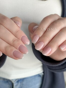 シルバーラインで洗練ネイル