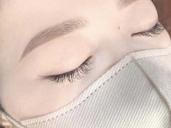 リステン(Lis 10)/[眉毛スタイリング]ふんわり眉毛