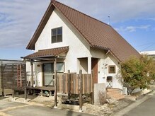 モモサロン(MoMo Salon)の雰囲気(サロン外観です◎広くて停めやすい駐車場完備)