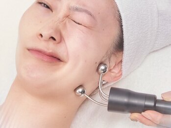 アリィ(Alii hisaya)の写真/《症例数2万人越え》小顔矯正×テラボーラー(表情筋ケア)の最強コンボで加工アプリ要らずの別人級小顔に！