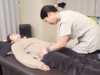 整体サロン　アンティオール　大森本店【頭痛/不眠/耳鳴り/腰痛/肩こり/骨盤矯正】/施術風景