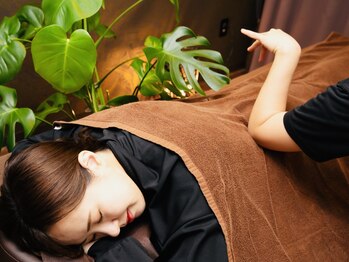 アロンアロン(Alon-Alon)の写真/【春の新生活やデスクワークで蓄積した腰の重だるさに◎】絶妙な力加減のもみほぐしでスッキリ軽やかに♪