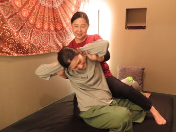 タイ古式リラクゼーション ウィ/施術風景：タイ古式マッサージ2