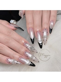 マギー(Maggie)/ワンホン風ビジューネイル