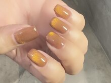 ノラ ミナミアオヤマ(NORA MINAMIAOYAMA)/ブラウンオレンジマグネット