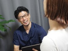 ヘルックの雰囲気（施術前にカウンセリングを行います。リラックスしてお話し下さい）