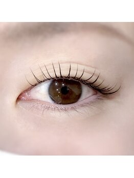 ミー(me.)の写真/抜け感・透明感のあるナチュラルで上品な目元☆経験豊富なアイデザイナーが貴女の魅力を最大限に引き出す☆