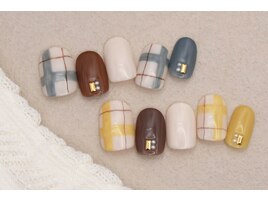 7000円　秋　チェックネイル