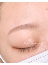 ルーム(ROOM)/無理な角度をつけない自然な眉へ
