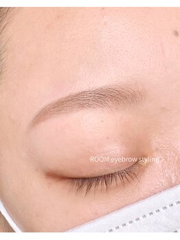ルーム(ROOM)/無理な角度をつけない自然な眉へ