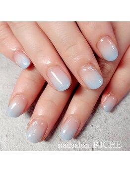 リッシュ(RICHE)/水色のグラデーションネイル