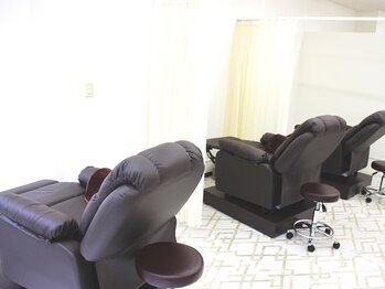 ニコット 大阪駅前第2ビル店(nicott lash)/広々とした店内