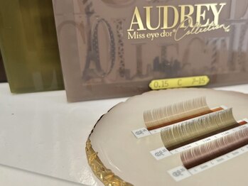 マケア 浦和美園 浦和美園駅東口(makea)の写真/"抜け感・トレンドEYEに”カラーエクステがおすすめ♪豊富なカラー展開×大人気フラットラッシュ★