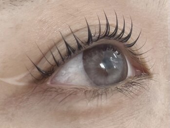 ヒスイ(Hisui)の写真/プロの施術で『仕上り×モチ』が格段に違う!自まつげを自然に最大限長く見せ目元の印象をUP!魅力的な垢抜け