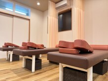 整骨院葵堂 安倍川院の雰囲気（綺麗な店内でお客様をご案内します【姿勢/頭痛/産後】）