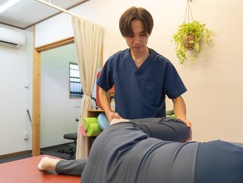 真岡ケアラボ接骨院の写真/全身の緊張を解き動作から原因を把握!繰り返す腰の痛みを根本から改善する時間★