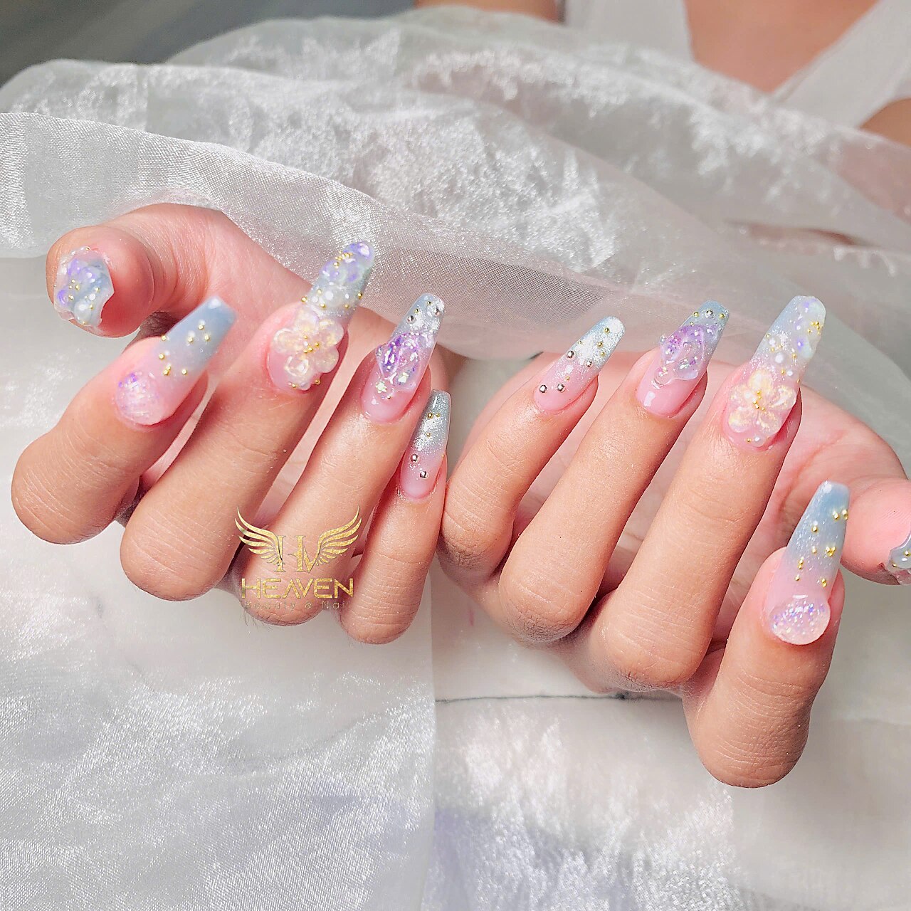 2025年-2026年冬トレンド】フラワー 3Dのネイルデザイン集｜人気順｜9