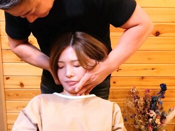 古家野整骨院の写真/【首肩こり/腰痛を短期間で改善】背骨を一つ一つ調べて、骨のユガミやズレからの身体の不調の原因を修正◎